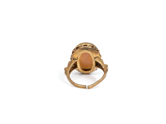 10k Yellow Gold Antique Twisted Frame Silhouette Shell Cameo Ring, App. Size 5.5