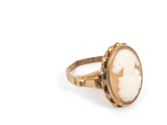 10k Yellow Gold Antique Twisted Frame Silhouette Shell Cameo Ring, App. Size 5.5