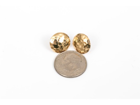 14k Gold Pair Of Two Round Motif Stud Earrings, Hammered And Sand Dollar Motifs