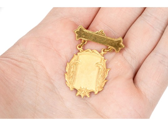 10k Yellow Gold Vintage Chased And Foliate Edged Brooch