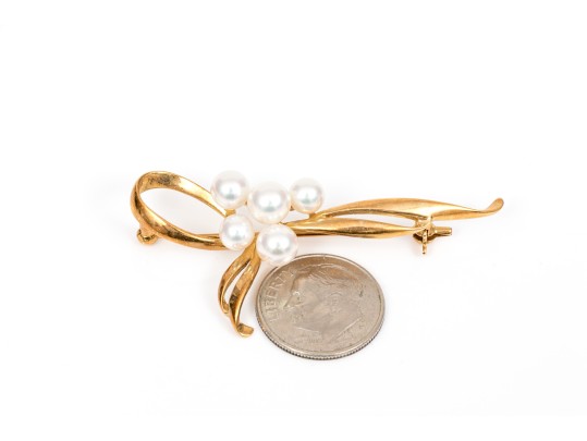 18k Yellow Gold Lovely Cultured Pearl Ribbon Swirl Brooch