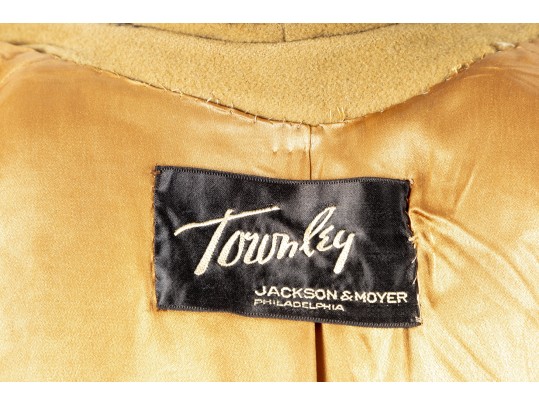 Townley Jackson & Moyer Women's Fur Coat (Small)