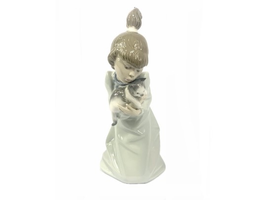 Lladro Figurine Girl With Kitten