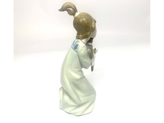 Lladro Figurine Girl With Kitten