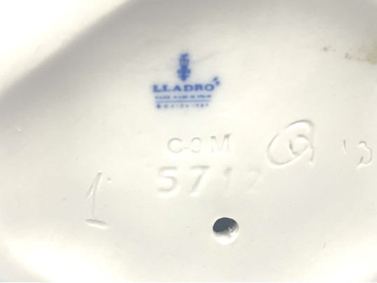 Lladro Figurine Girl With Kitten