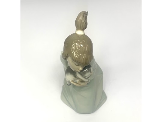 Lladro Figurine Girl With Kitten