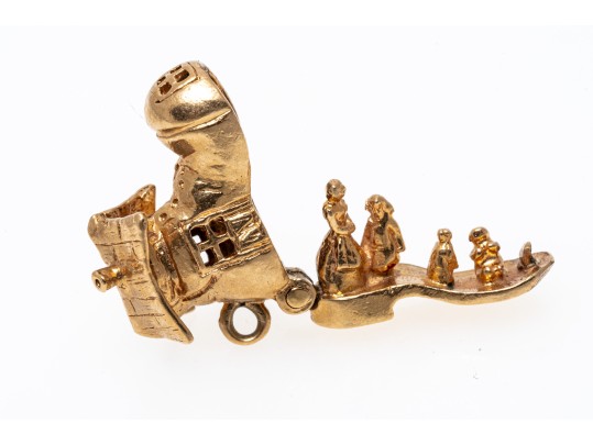 14K Old Woman And A Shoe Charm / Pendant