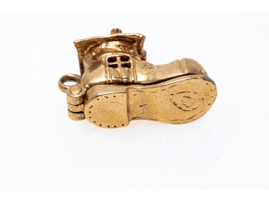 14K Old Woman And A Shoe Charm / Pendant