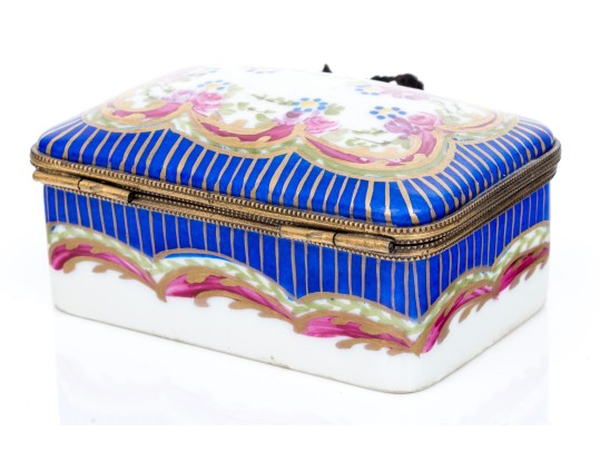 Small Limoges Hand Painted Porcelain Box 