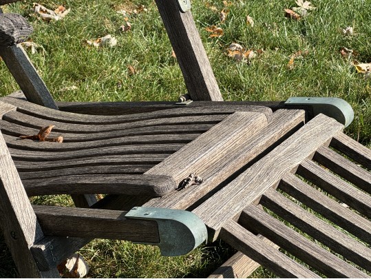 Gloucester Pair Of Teak Chaise Lounge Chairs With Side Table