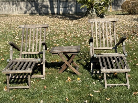 Gloucester Pair Of Teak Chaise Lounge Chairs With Side Table