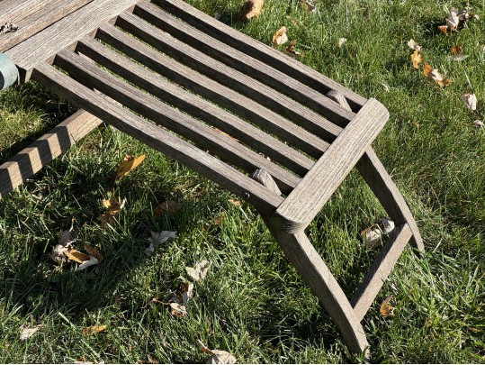 Gloucester Pair Of Teak Chaise Lounge Chairs With Side Table