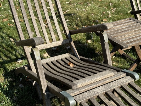 Gloucester Pair Of Teak Chaise Lounge Chairs With Side Table
