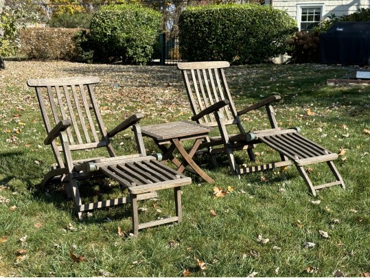 Gloucester Pair Of Teak Chaise Lounge Chairs With Side Table