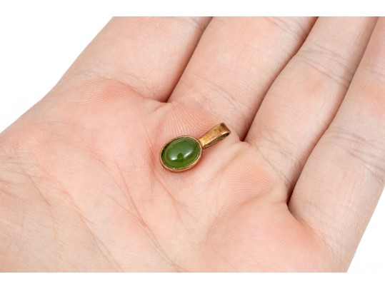 14k Yellow Gold Contemporary Oval Green Chalcedony Pendant