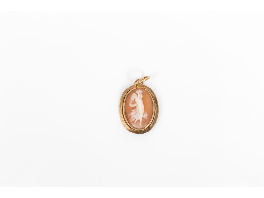 14k Yellow Gold Pretty Oval Cameo Pendant, Solid Bezel