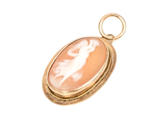 14k Yellow Gold Pretty Oval Cameo Pendant, Solid Bezel