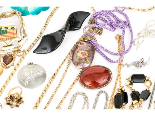 Collection Of Vintage Assorted Costume And Fashion Jewelry Pieces