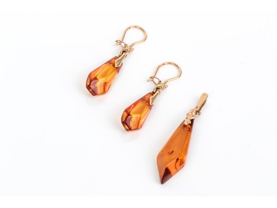 583 Rose Gold Striking Amber Pendant Earrings And Complementary Pendant