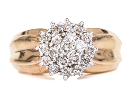 10k Retro Round Diamond Cluster Ring With Wide Ribbed Sides, App. 0.20 TCW, Size 6