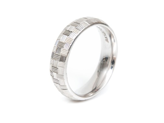 14k White Gold Striking Basket Weave Motif Band Ring, Size 5.75