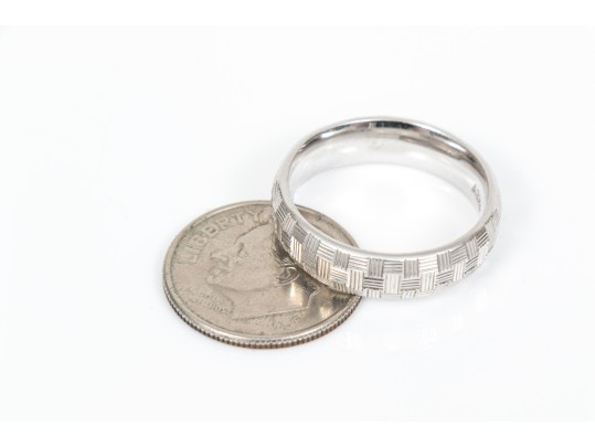 14k White Gold Striking Basket Weave Motif Band Ring, Size 5.75