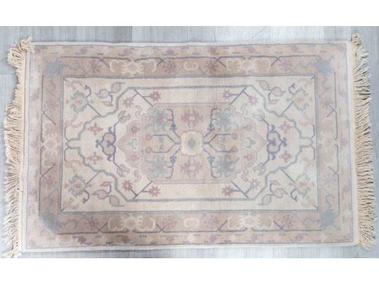Hand-Knotted Ivory Oushak Style Rug (5'8