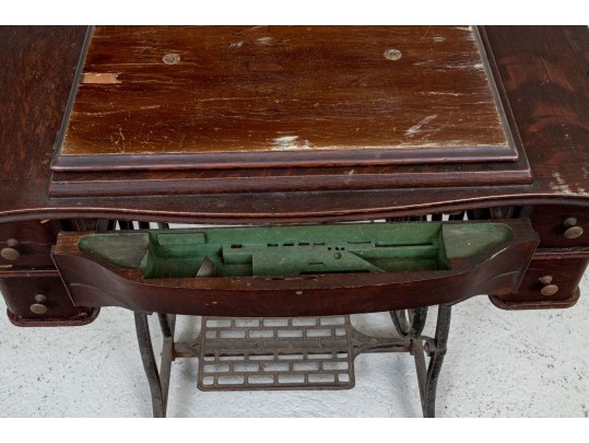 Antique Wheeler & Wilson Sewing Machine With Cabinet