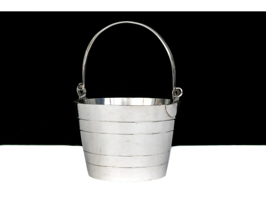 Fine Quality Vintage English Silverplate Ice Bucket