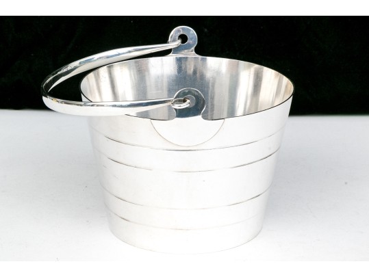 Fine Quality Vintage English Silverplate Ice Bucket