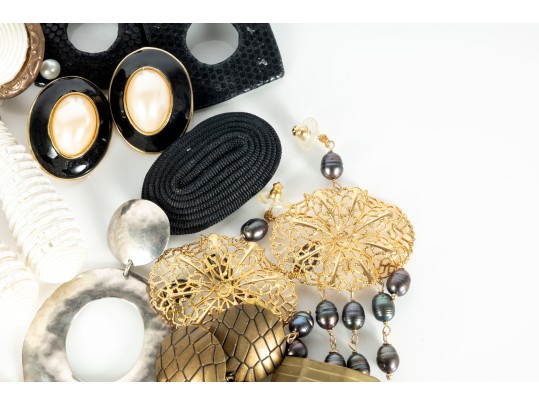 Costume Jewelry Earrings Lot