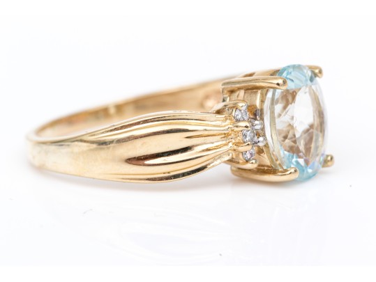 14k Yellow Gold Pretty Oval Aquamarine And Diamond Ring, Size 8.25