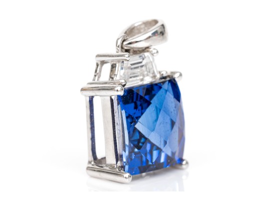 10k White Gold Impactful Blue Checkerboard Cushion Set Pendant
