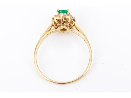 18k Yellow Gold Lovely Oval Emerald And Diamond Halo Ring, Size 7.5