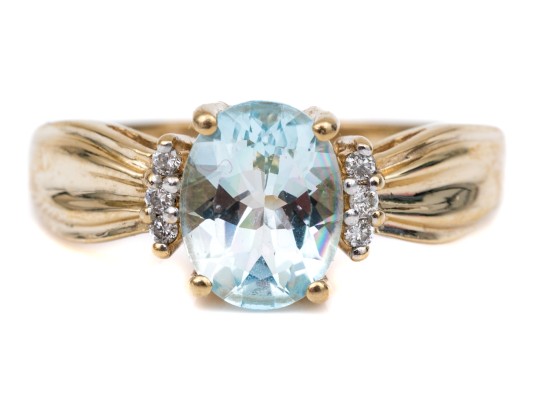 14k Yellow Gold Pretty Oval Aquamarine And Diamond Ring, Size 8.25