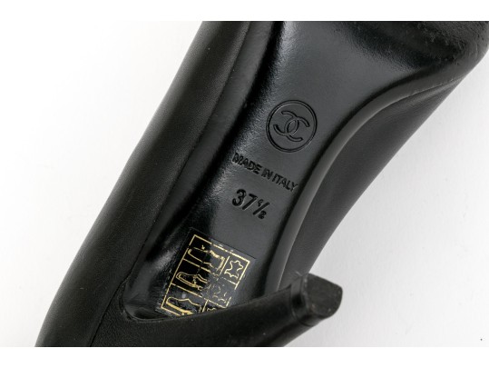 Chanel Handsome Black Leather Chain Motif Pumps, Size 37 1/2