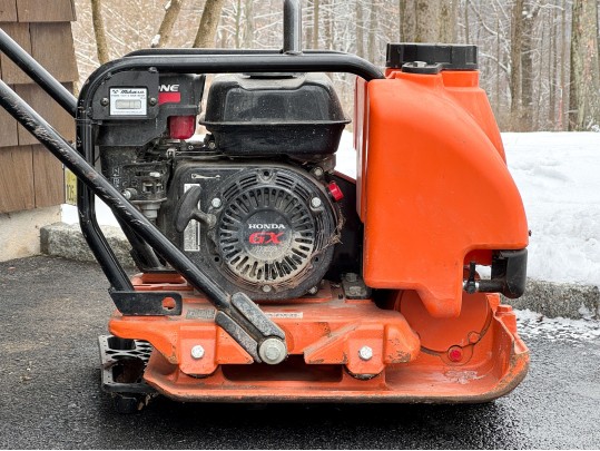 Mikasa Multiquip MVC88 Plate Compactor