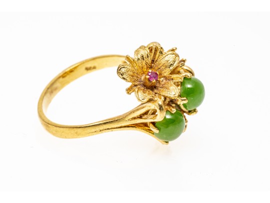 18k Yellow Gold Pretty Vintage Nephrite Jade And Ruby Ring, App. 0.06 TCW, Size 6.5