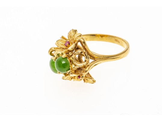 18k Yellow Gold Pretty Vintage Nephrite Jade And Ruby Ring, App. 0.06 TCW, Size 6.5