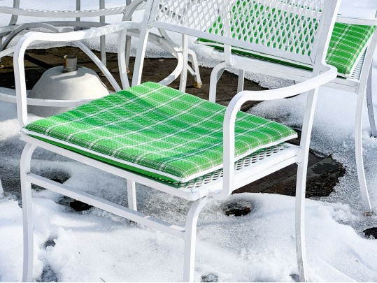 Cast Aluminum Outdoor Dining Table With Six Armchairs