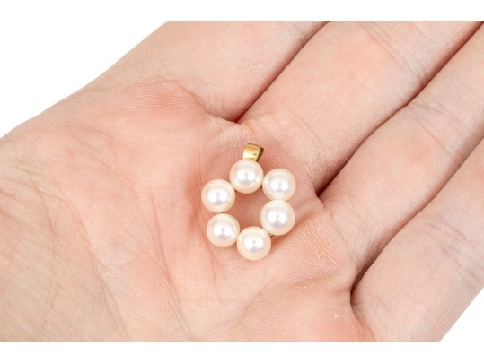 18k Yellow Gold Pretty 5.25mm Cultured Pearl Open Circle Pendant, Beautiful Lustre