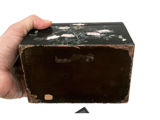 Chinese Export Lacquered And Mother Of Pearl Inlaid Tea Caddy, 19th Century