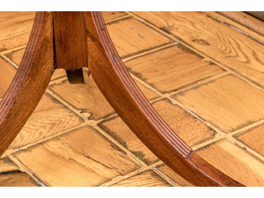 American Federal New York Mahogany Tilt Top Table, Ca. 1800-20