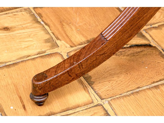 American Federal New York Mahogany Tilt Top Table, Ca. 1800-20