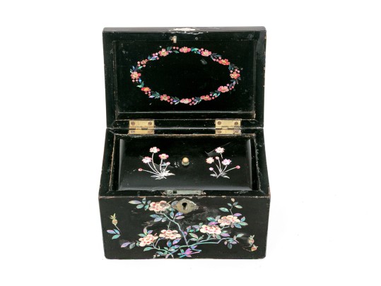 Chinese Export Lacquered And Mother Of Pearl Inlaid Tea Caddy, 19th Century