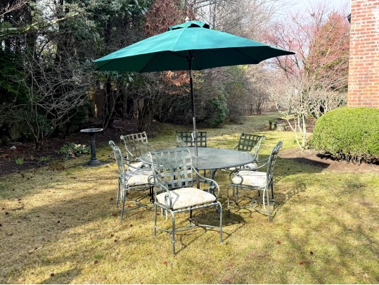 Brown Jordan Outdoor Dining Set Chairs, Table And Umbrella