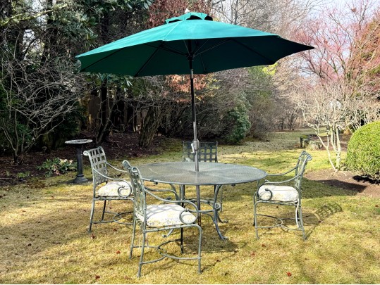 Brown Jordan Outdoor Dining Set Chairs, Table And Umbrella