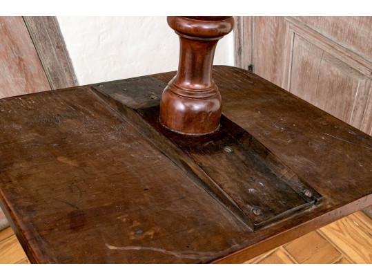 New England Federal Maple Carved Candle Stand, 1810-30