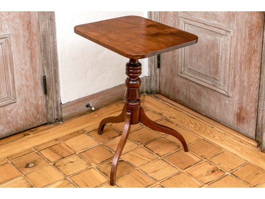 New England Federal Maple Carved Candle Stand, 1810-30