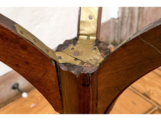 American Federal New York Mahogany Tilt Top Table, Ca. 1800-20